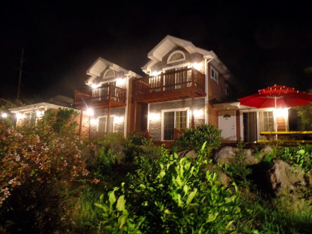 Jubilee Chalet Seogwipo Esterno foto