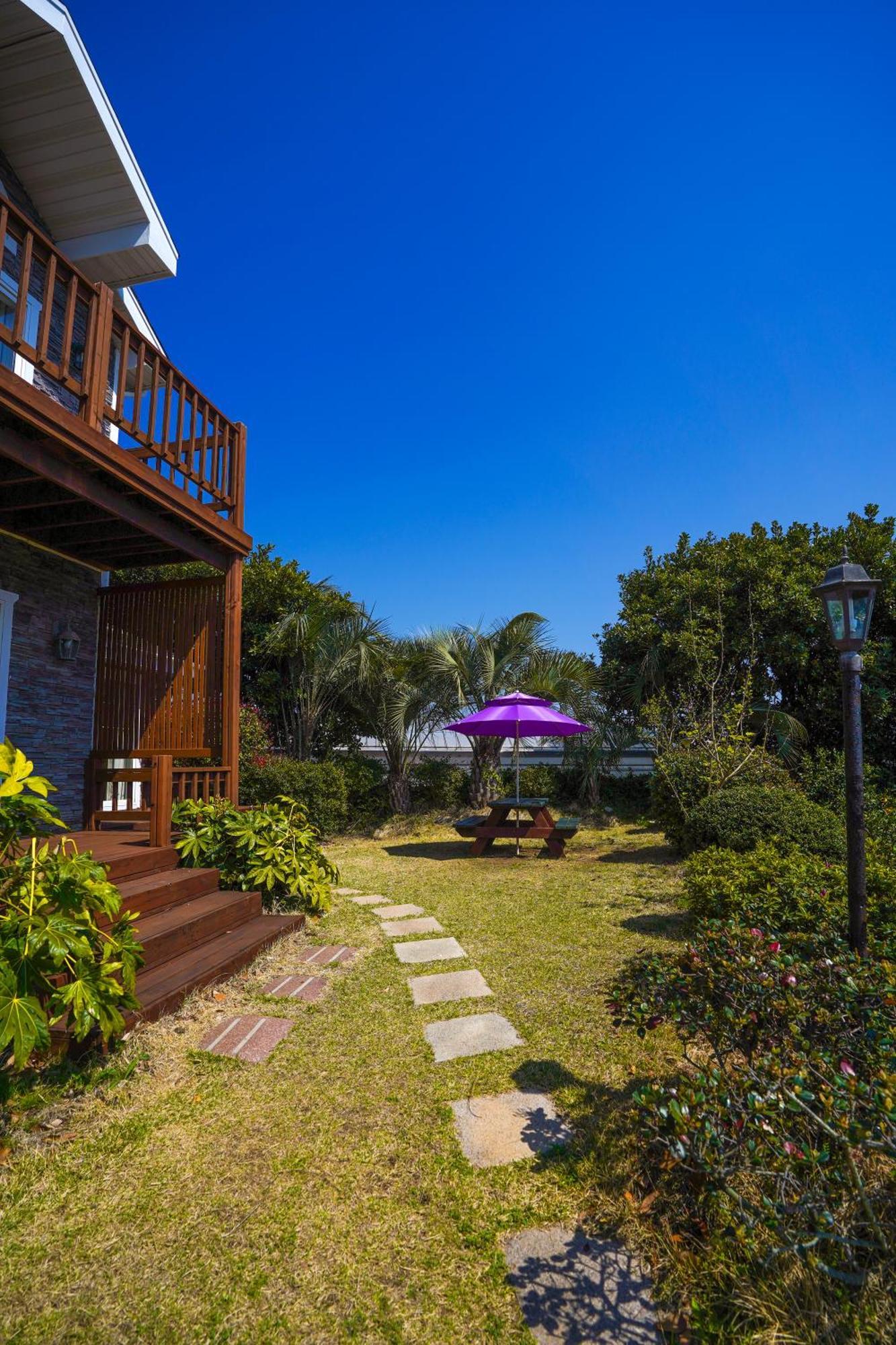Jubilee Chalet Seogwipo Esterno foto